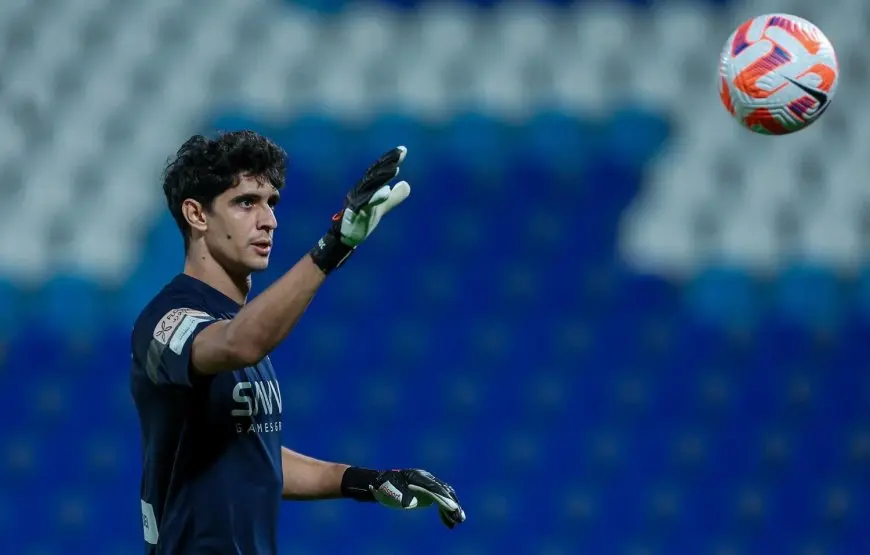 الهلال يحسم صفقة حارس ليون لتعويض غياب ياسين بونو