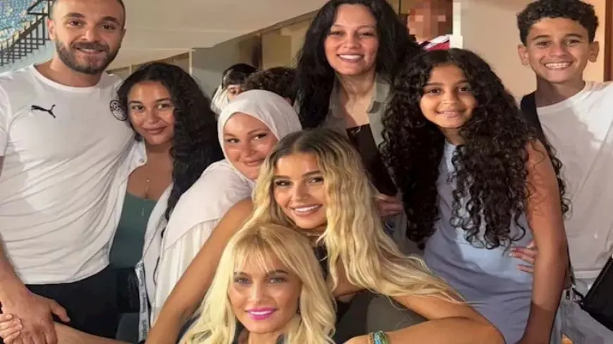 7 صور لزوجة حسام حسن وابنته من مباراة مصر وإثيوبيا