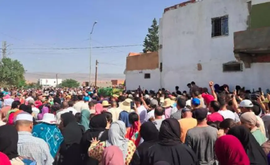 تونس.. آلاف يشيعون عبد القادر الذيبي وسط غضب من مقتله برصاص الشرطة الفرنسية