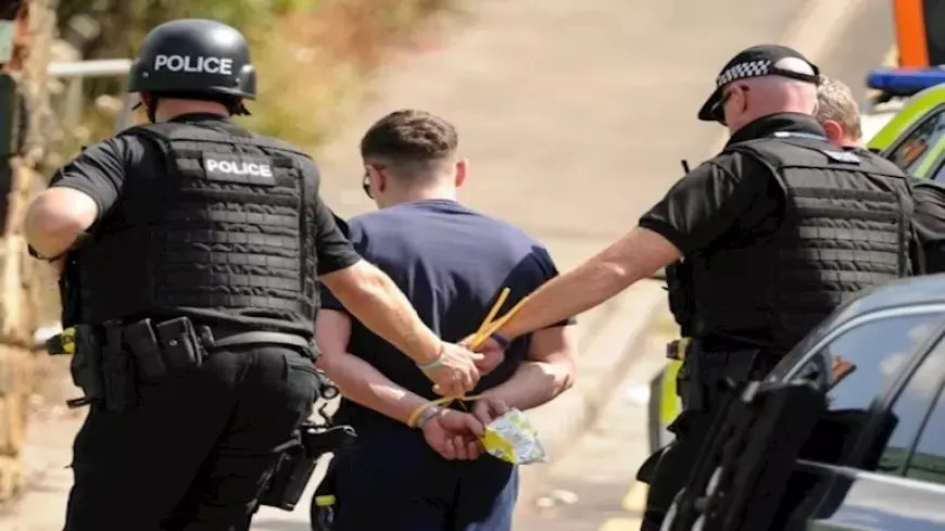 حملوا لافتات مدون عليها أنا أعارض الإبادة الجماعية.. توقيف 425 شخصا خلال تظاهرة دعم لفلسطين في بريطانيا