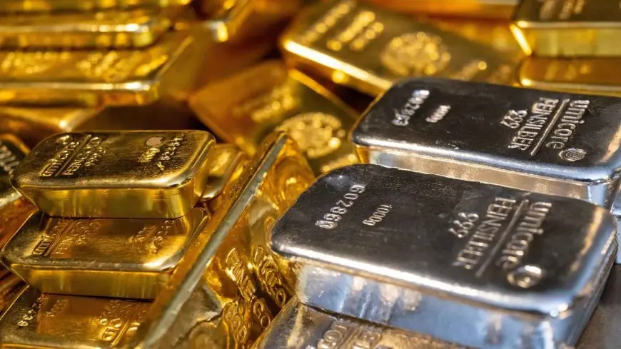 خبراء: الفضة ليست بديلا استثماريا للذهب.. المعدن الأصفر يظل الأكثر أمانا والمفضل للعملاء