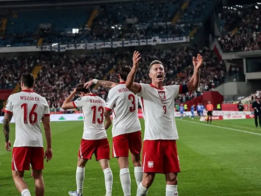 ليفاندوفسكي يقود بولندا لمطاردة هولندا على صدارة مجموعة تصفيات كأس العالم