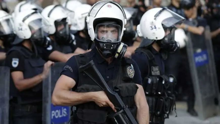 مقتل شرطيين تركيين في هجوم مسلح على مركز أمني في إزمير