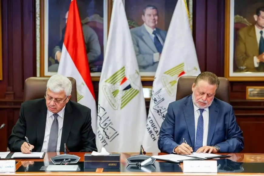 البنك المركزي ووزارة التعليم العالي يوقعان بروتوكولي تعاون لتوفير منح جامعية للطلاب المتفوقين غير القادرين