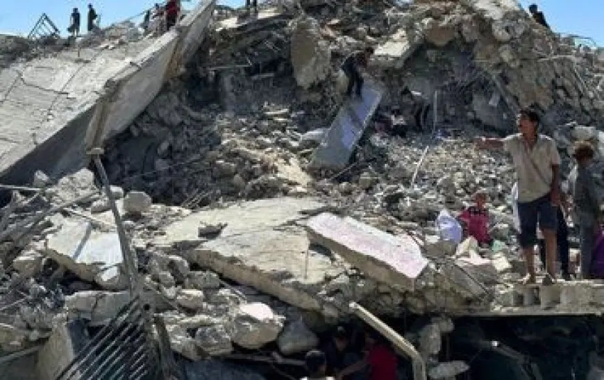 الأونروا: الهجمات على أبراج غزة أدت لنزوح عشرات العائلات