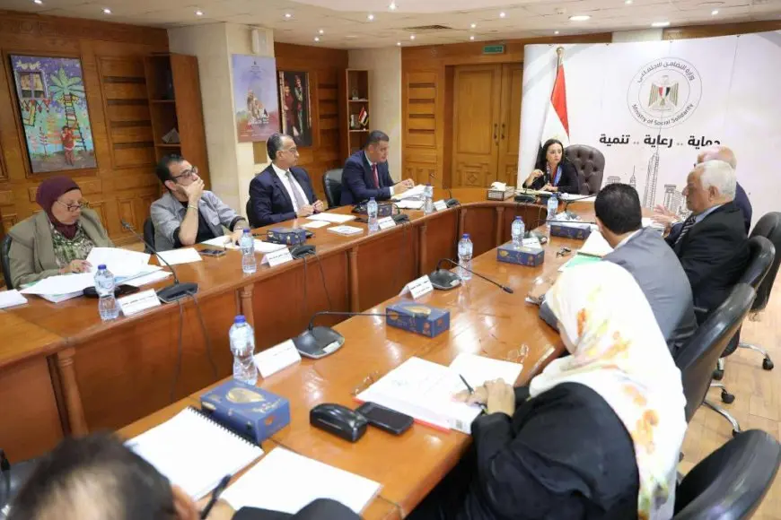 وزيرة التضامن تترأس اجتماع مجلس أمناء المؤسسة القومية لتنمية الأسرة والمجتمع