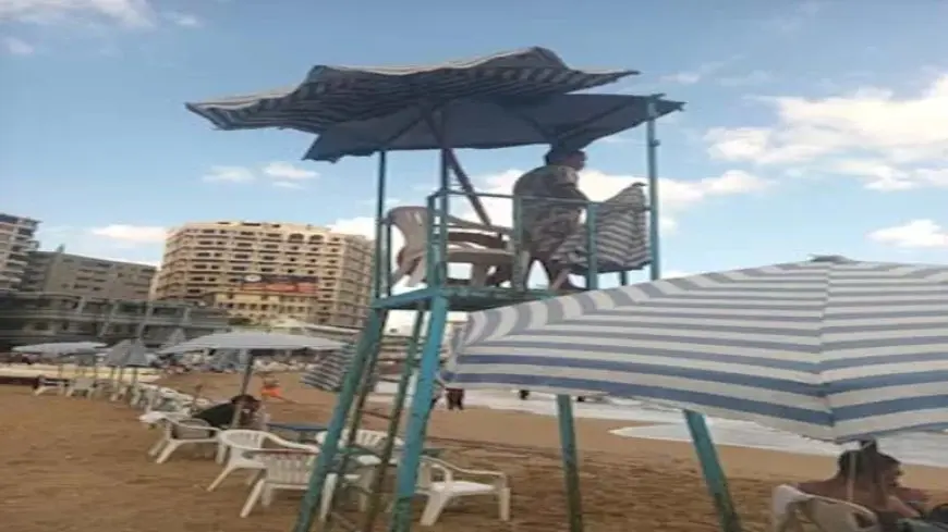 7 أيام على الرملة فقط.. استمرار منع نزول البحر بشواطئ غرب الإسكندرية -صور