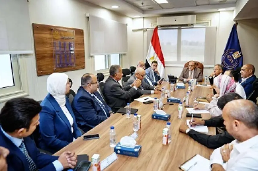 رئيس هيئة الدواء يبحث مع ممثلي جهاز الدمغة الطبية سبل دعم الصناعة الوطنية