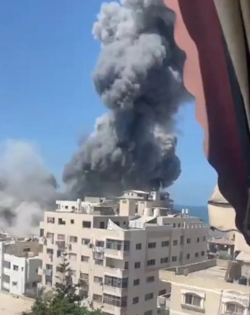 فيديو.. جيش الاحتلال يقصف برج طيبة السكني غربي مدينة غزة
