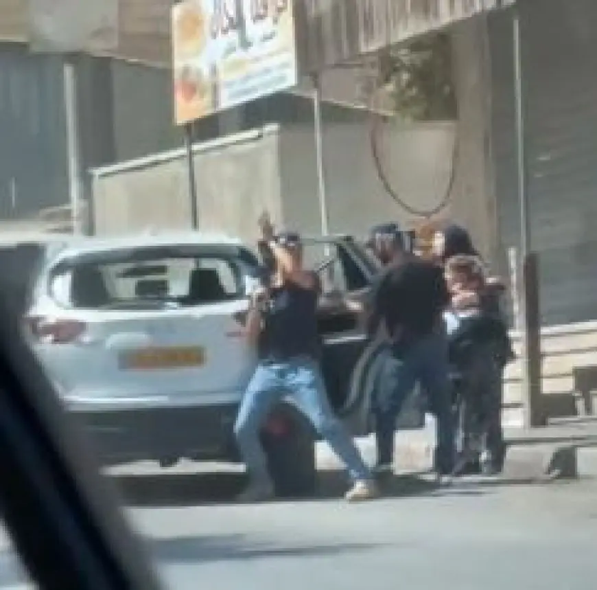 قوات إسرائيلية تختطف شابا فلسطينيا من سيارته بشمال القدس