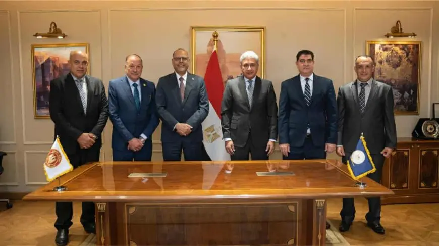 وزيرا السياحة والعمل يوقعان بروتوكول تعاون بشأن شروط وضوابط ترخيص وحدات الإقامة الفندقية