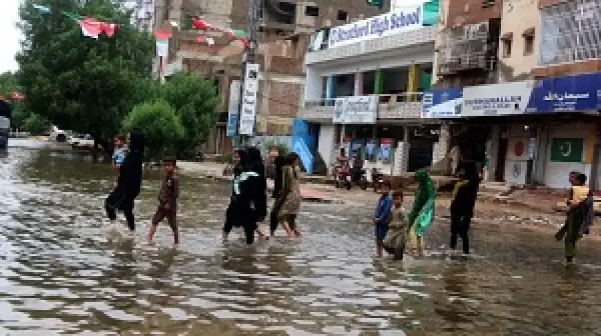 وفاة ما لا يقل عن 11 شخصا وفقدان 13 بسبب الفيضانات في إندونيسيا