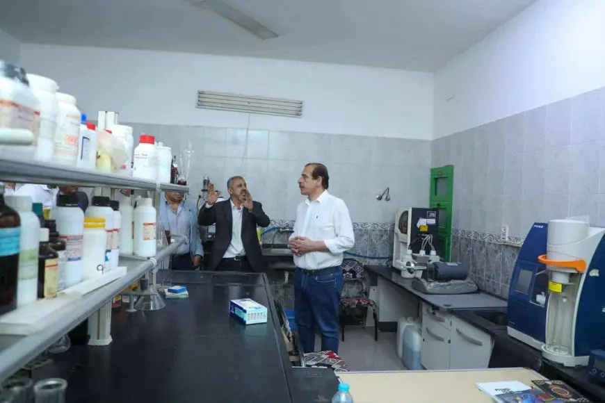 نائب وزير الصحة يعقد اجتماعا مع مديري المنشآت الصحية بالوادي الجديد ويتفقد المعمل الإقليمي المشترك