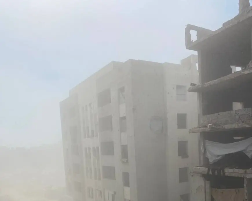 طائرات الاحتلال تقصف عمارة البراوي بجوار المدينة المصرية شمال غزة