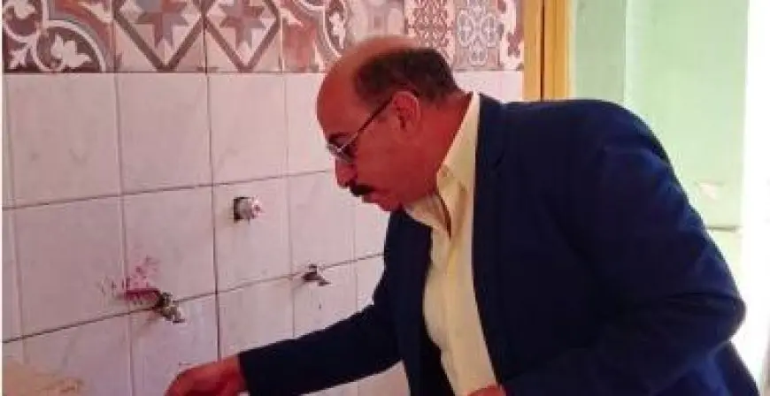 محافظ أسوان يُعفي مديرة مدرسة من منصبها بسبب تدني النظافة وسوء المرافق