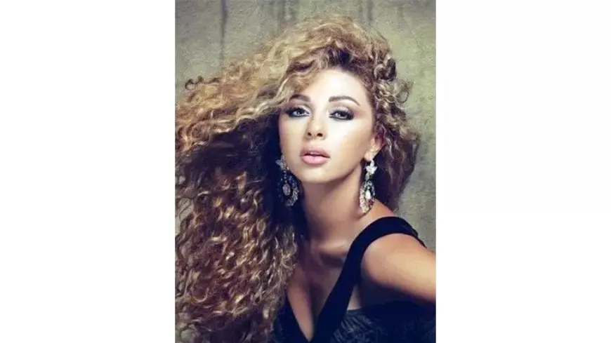 مريم فارس تمزج بين البساطة والأناقة بفستان أسود كلاسيكي في أجواء عائلية مرحة