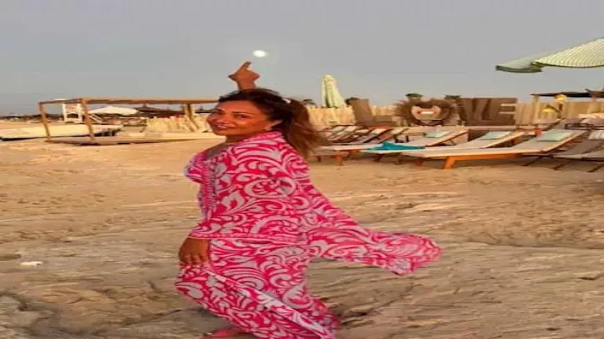بفستان جريء أمام البحر..ليلى علوي تودع الصيف والجمهور يعلق (صور)