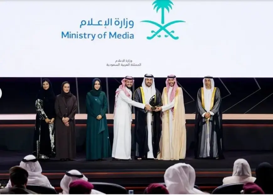 سلطان بن أحمد القاسمي يكرّم الفائزين بجائزة الشارقة للاتصال الحكومي بدورتها الـ 12