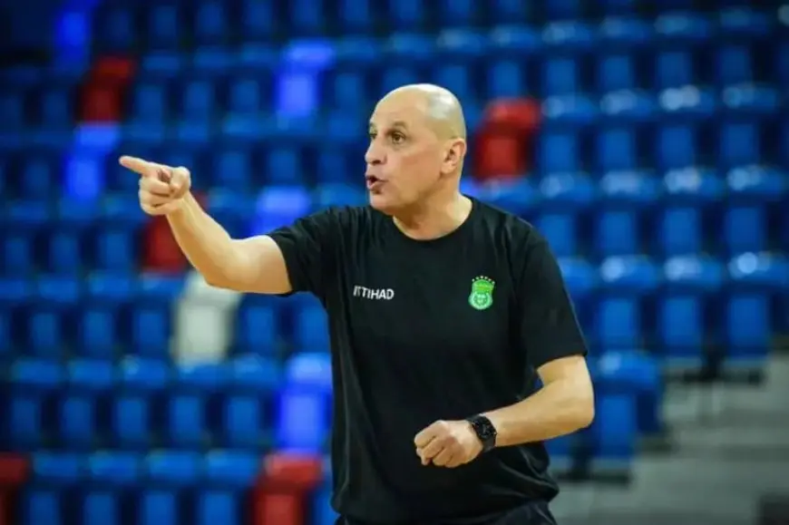 رسميا.. الاتحاد يعلن رحيل أحمد عمر مدرب فريق السلة