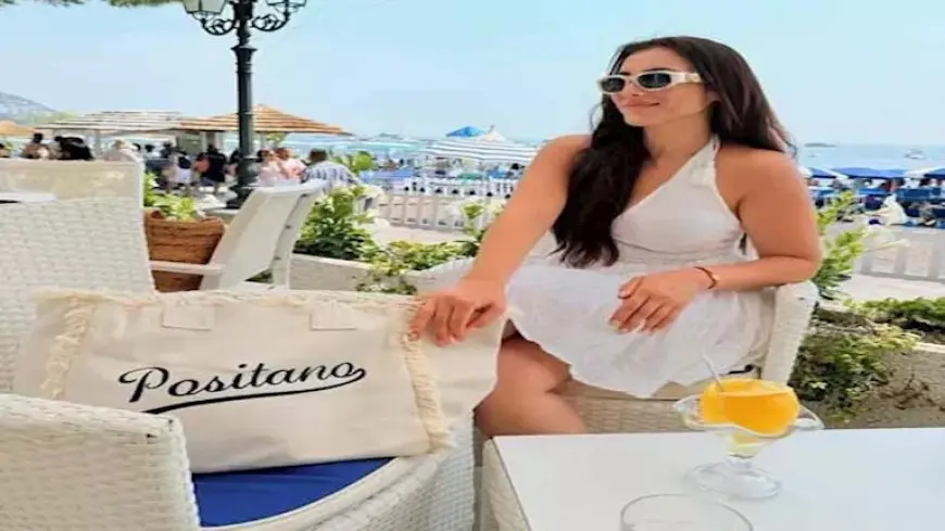 هلا السعيد تتألق من إيطاليا بفستان أبيض أنيق يعكس بساطة ورقي