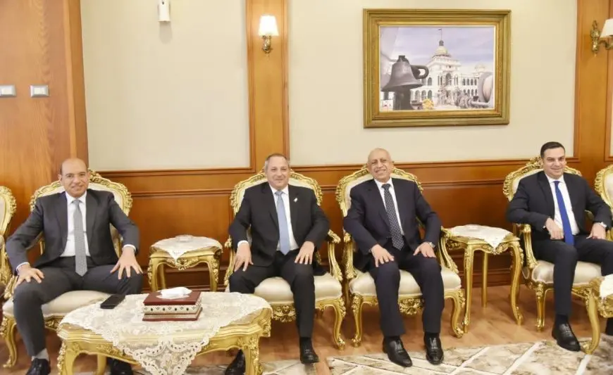 محافظ بورسعيد يبحث مع الأكاديمية العربية سبل دعم التعليم والتدريب
