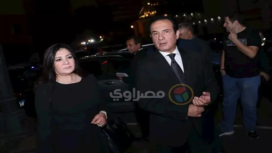 بالصور.. محمد ثروت ومدحت صالح يصلان عزاء أرملة الموسيقار سيد مكاوي
