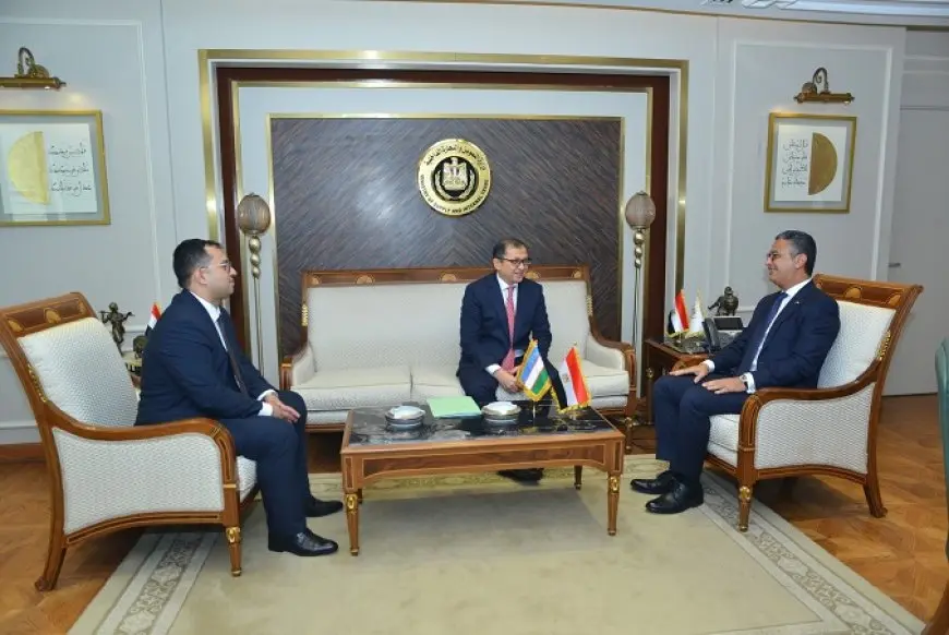 وزير التموين يبحث مع سفير أوزبكستان تعزيز التعاون في مجال التجارة الداخلية