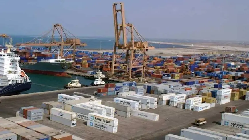 الجيش الإسرائيلي يطالب بإخلاء ميناء الحديدة استعدادًا لمهاجمته