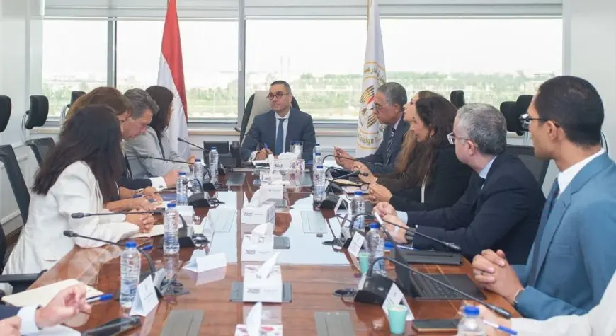 وزير الاستثمار يبحث مع الأوروبي لإعادة الإعمار والتنمية سبل تعزيز الاستثمار والتجارة الخارجية