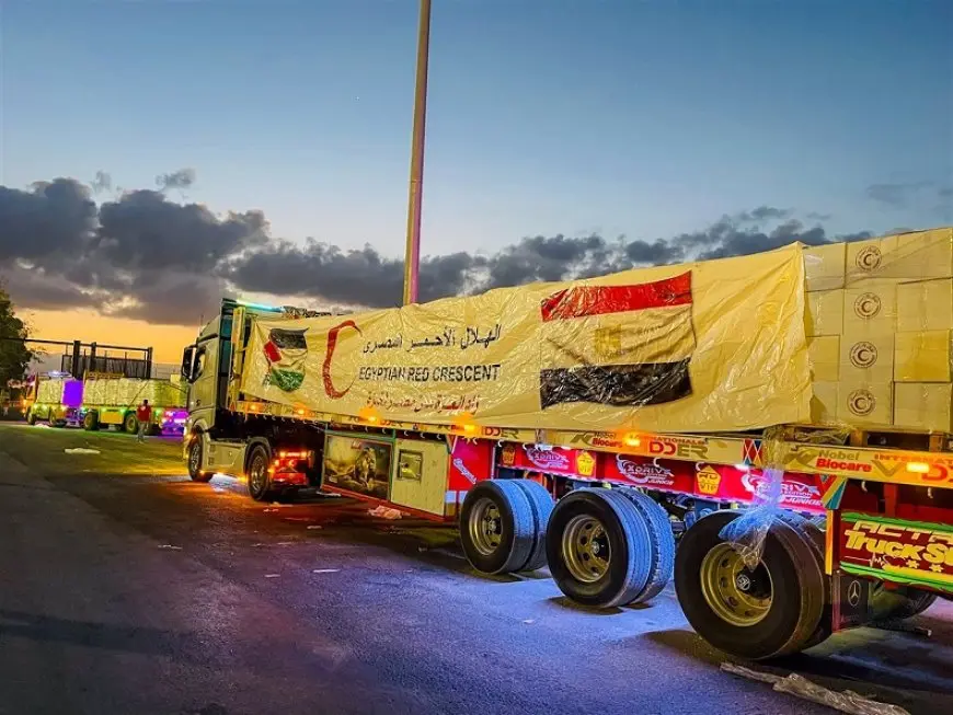 الهلال الأحمر المصري يدفع بنحو 1700 طن مساعدات عبر قافلة زاد العزة الـ39 إلى غزة