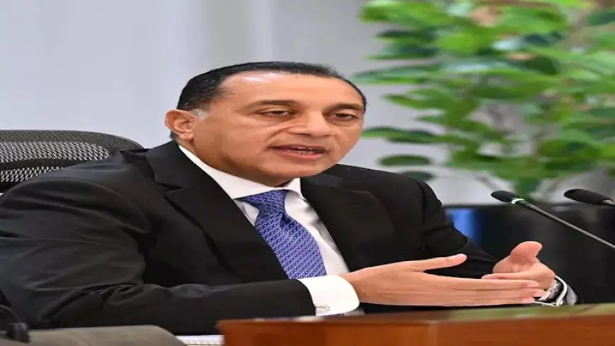 رئيس الوزراء يستعرض مع محافظ القاهرة خطط تطوير العاصمة ورفع كفاءة الميادين والأنفاق
