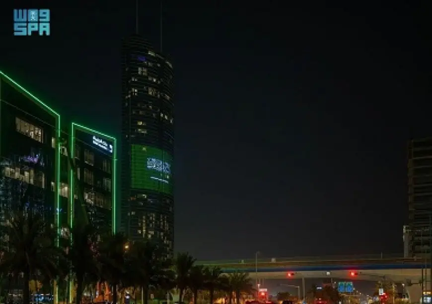 أبراج السعودية تتوشح بعلمي المملكة وباكستان احتفاء باتفاقية الدفاع الاستراتيجي المشترك