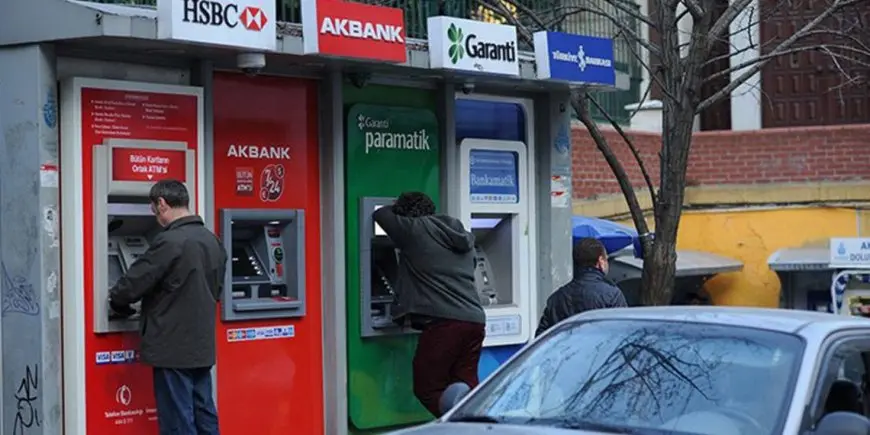 تركيا تخفض الحد الأقصى للفائدة على السحب النقدي ببطاقات الائتمان