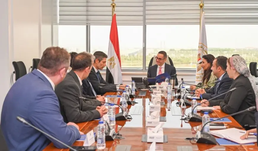 وزير الاستثمار يبحث تعزيز توجه الدولة نحو الاقتصاد الأخضر والاستدامة البيئية