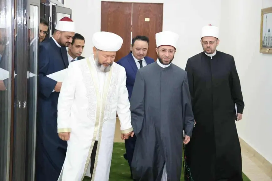 مفتي كازاخستان يستقبل وزير الأوقاف بأستانا ويبحثان تعزيز التعاون العلمي والديني