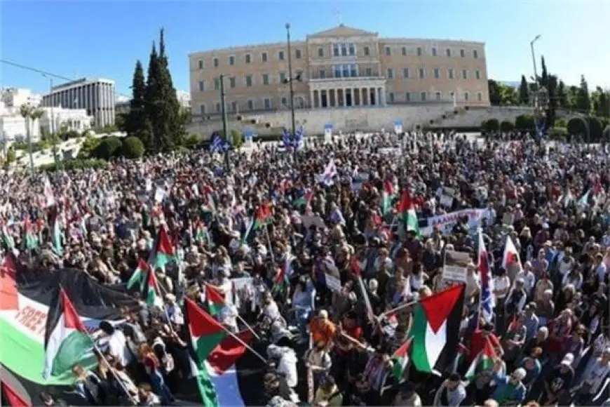 من معبد أكروبوليس.. محتجون يونانيون يتضامنون مع فلسطين