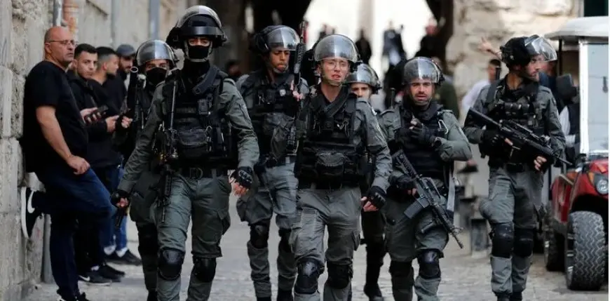 الشرطة الإسرائيلية تحاول فض اعتصام عائلات الأسرى أمام مقر نتنياهو