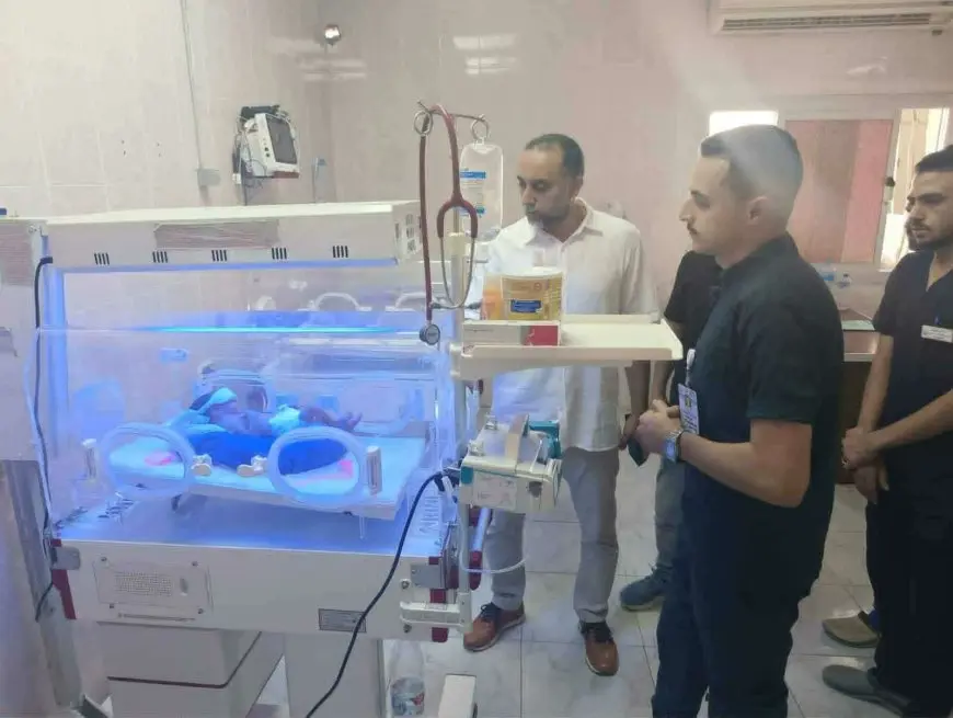 وكيل صحة شمال سيناء يوقع خصما من مستحقات شركة النظافة خلال جولة بمستشفى الشيخ زويد