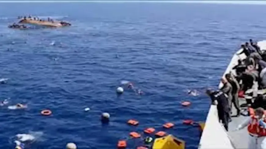 وفاة وفقدان 61 شخصًا جراء غرق قارب قبالة السواحل الليبية