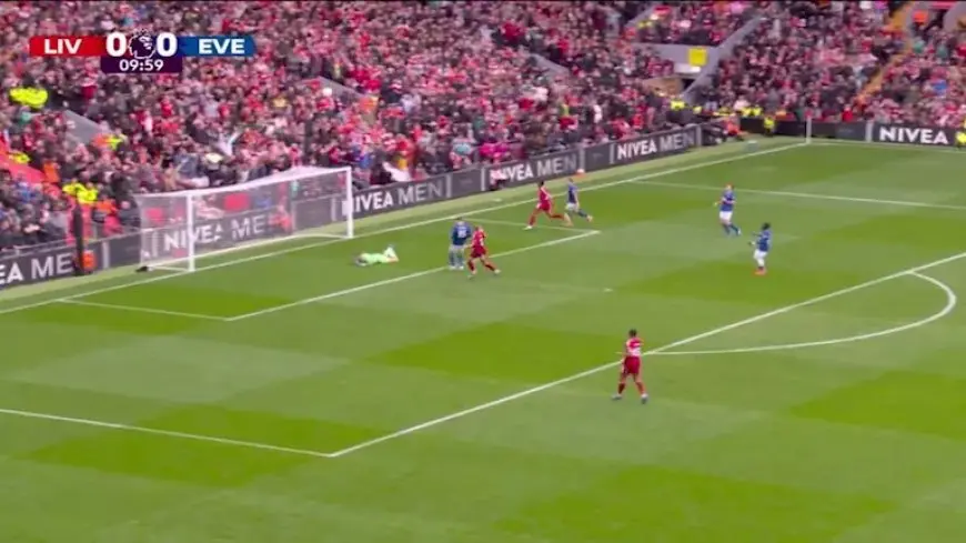 لحظة بلحظة .. ليفربول 2 – 0 إيفرتون .. صلاح يصنع ويهدد المرمى (فيديو)