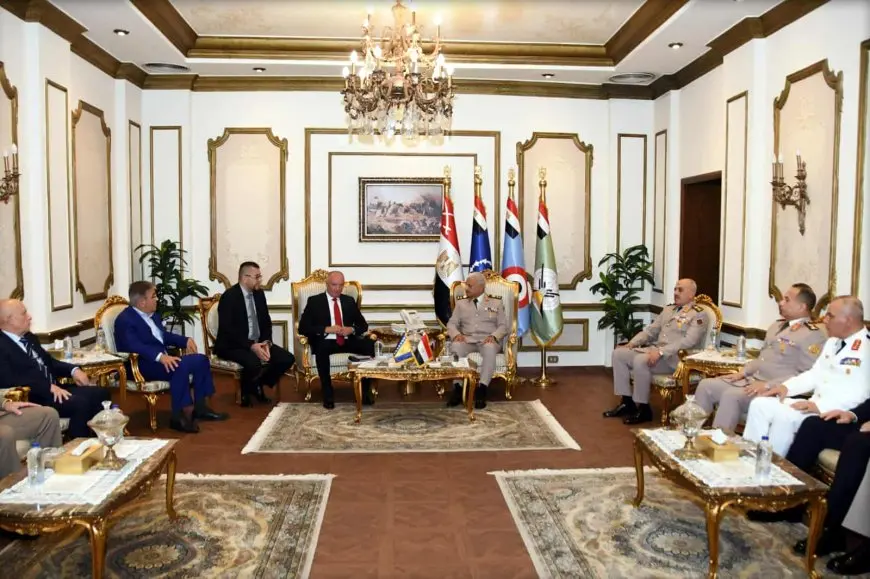 وزير الدفاع يبحث تعزيز التعاون العسكري مع نظيره من البوسنة والهرسك