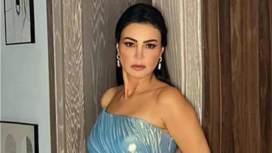 فستان لامع وفتحة ساق.. دينا فؤاد تخطف الأنظار من أحدث ظهور