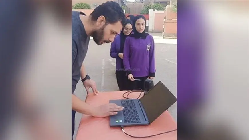 تجربة جديدة بالمنوفية.. تسجيل حضور الطلاب بالباركود ورسائل واتساب للغياب