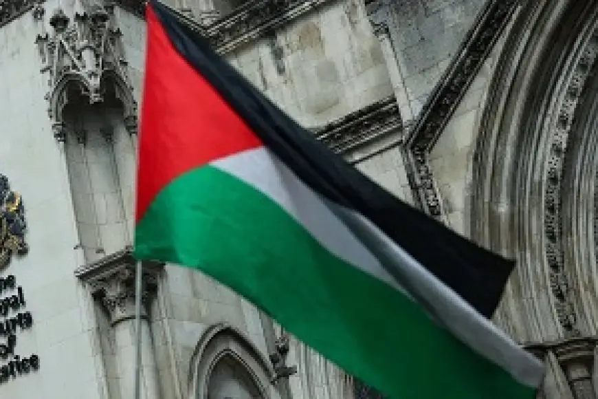 رؤساء بلديات في فرنسا يعتزمون رفع الأعلام الفلسطينية على مباني البلديات رغم تحذيرات وزارة الداخلية