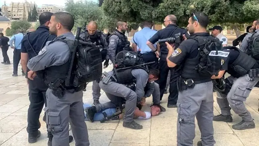 قوات الاحتلال تعتقل فلسطينيين في القدس الشرقية بتهمة دعم حماس