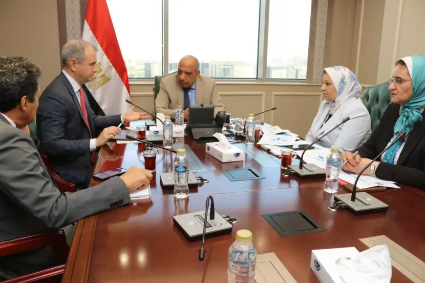 وزير الكهرباء يبحث مع مسئولي الكازار الإماراتية زيادة استثماراتهم في مجالات الطاقة المتجددة