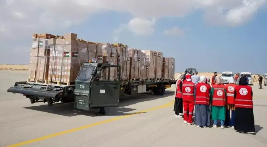 إدخال 106 شاحنات مساعدات من معبر رفح البري لإغاثة أهالي قطاع غزة