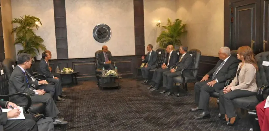 وزير الاستثمار والتجارة الخارجية يلتقي رئيس سنغافورة على هامش منتدى الأعمال المصري – السنغافوري