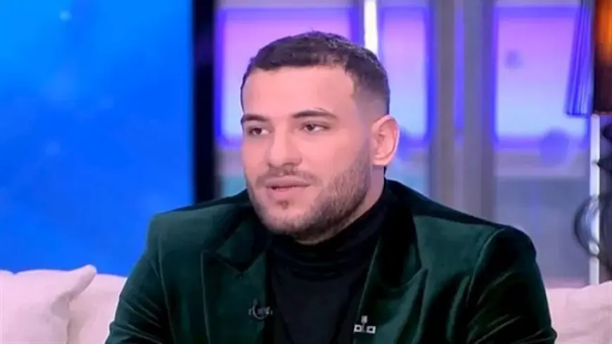 مسلم يعلن إصابته بجلطة في ذراعه اليمنى