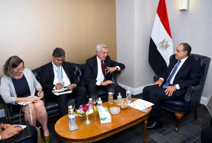 وزير الخارجية يلتقي المفوض السامي للأمم المتحدة لشئون اللاجئين